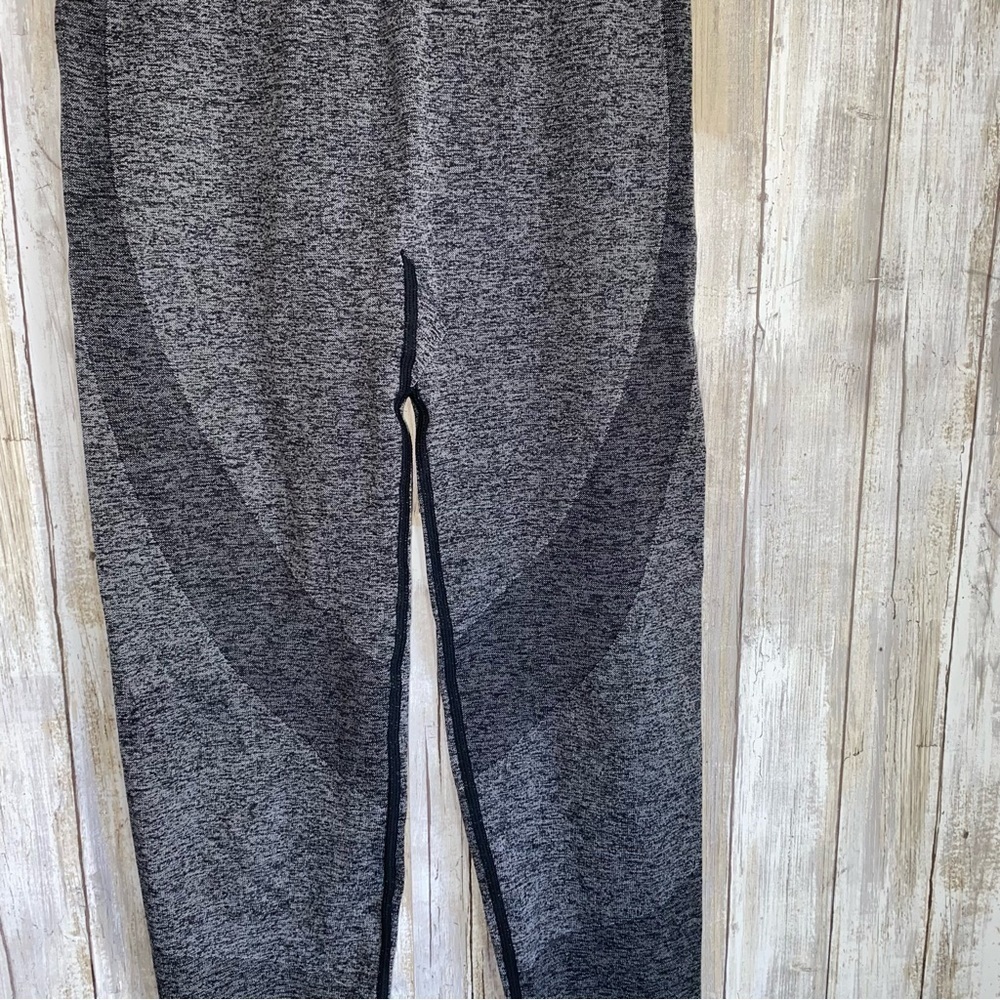 PINK Grey Seamless Air Leggings - Picture 3 of 7